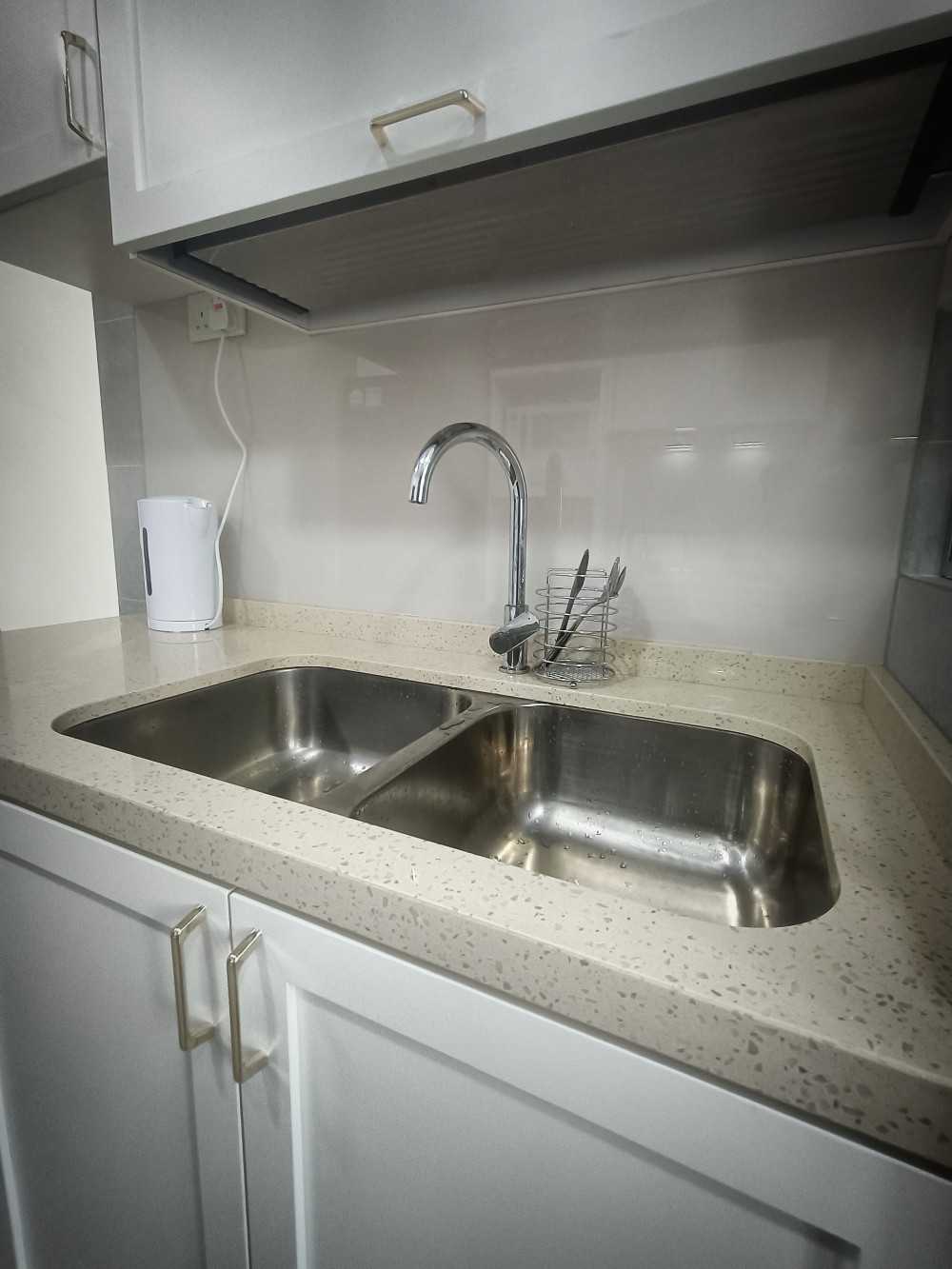 Transitional Kitchen with Countertop and Vinyl Flooring