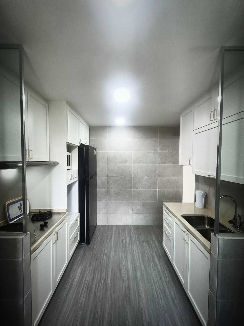 Transitional Kitchen with Countertop and Vinyl Flooring