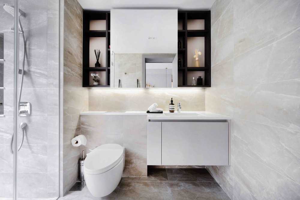 Contemporary Bathroom with Mirror and Bathroom Storage