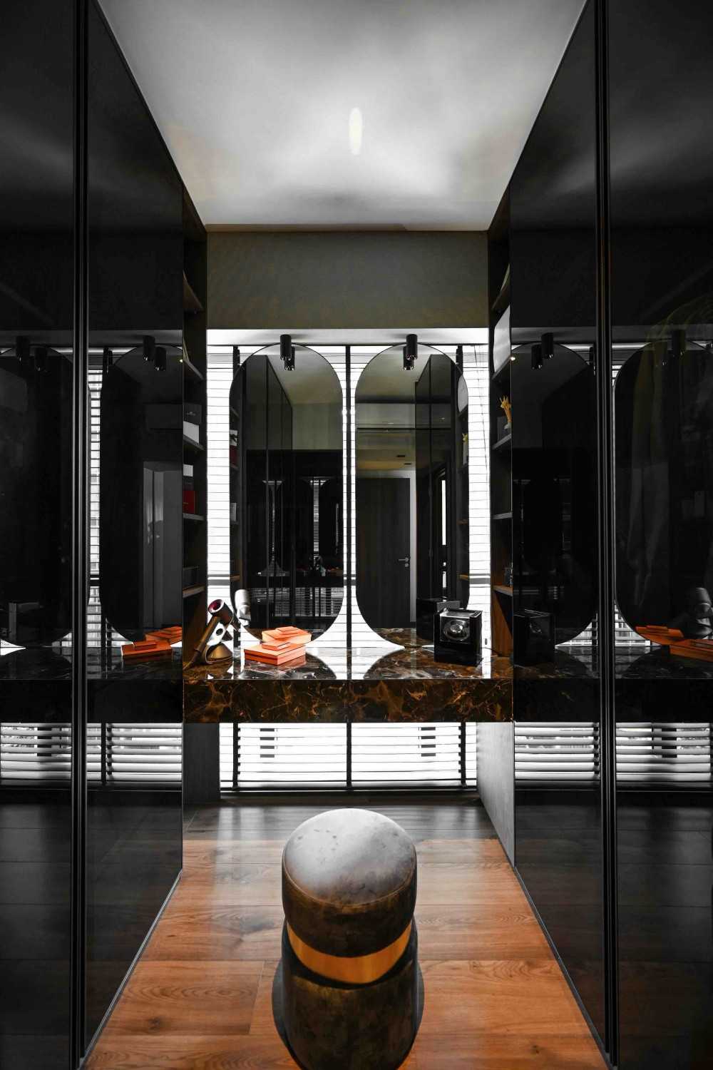 Contemporary Walk-in Wardrobe with Mirror and Wardrobe