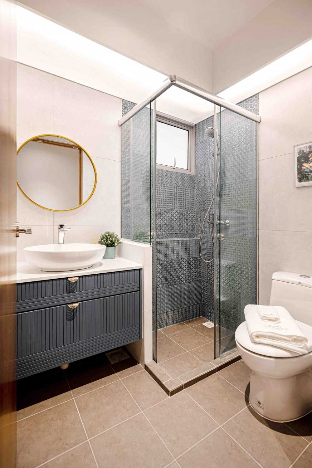 Eclectic Bathroom with Mirror and Bathroom Storage