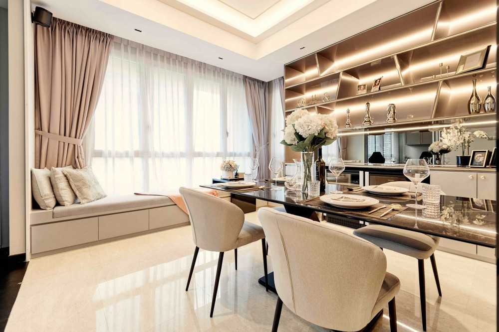 Modern Dining Room with Dining Table and Dining Chairs