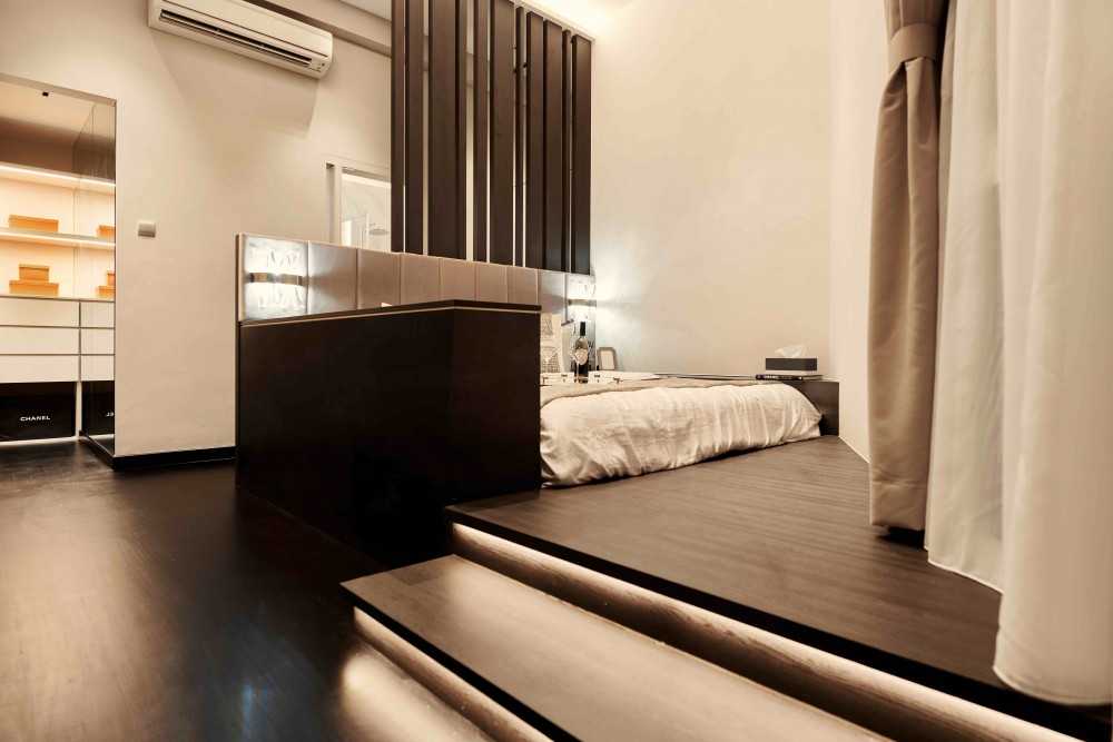 Modern Bedroom with Platform Bed and Cove Lighting