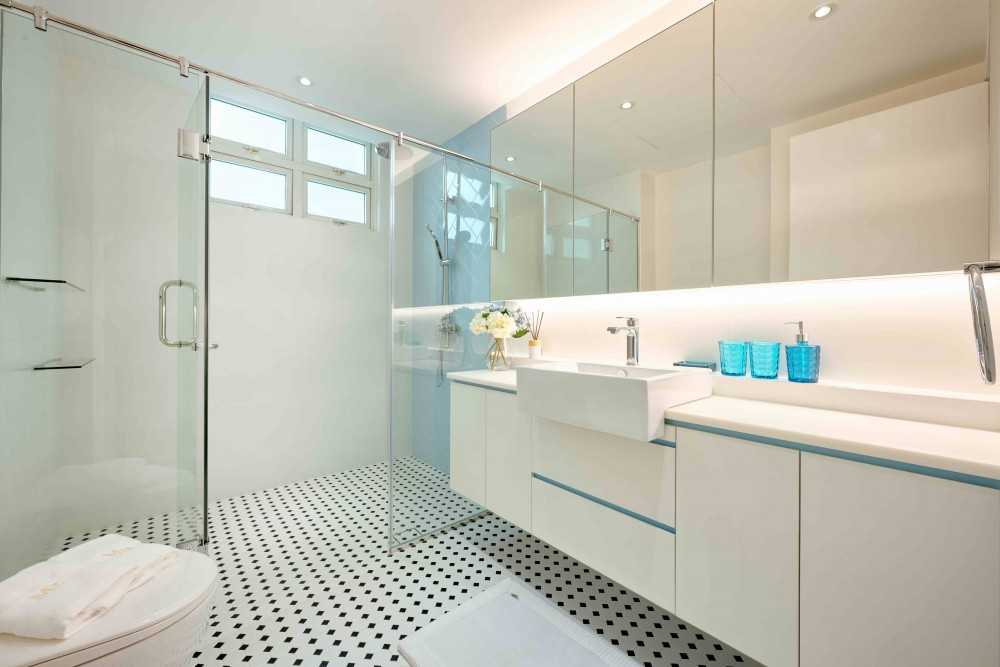 Transitional Bathroom with Mirror and Bathroom Storage