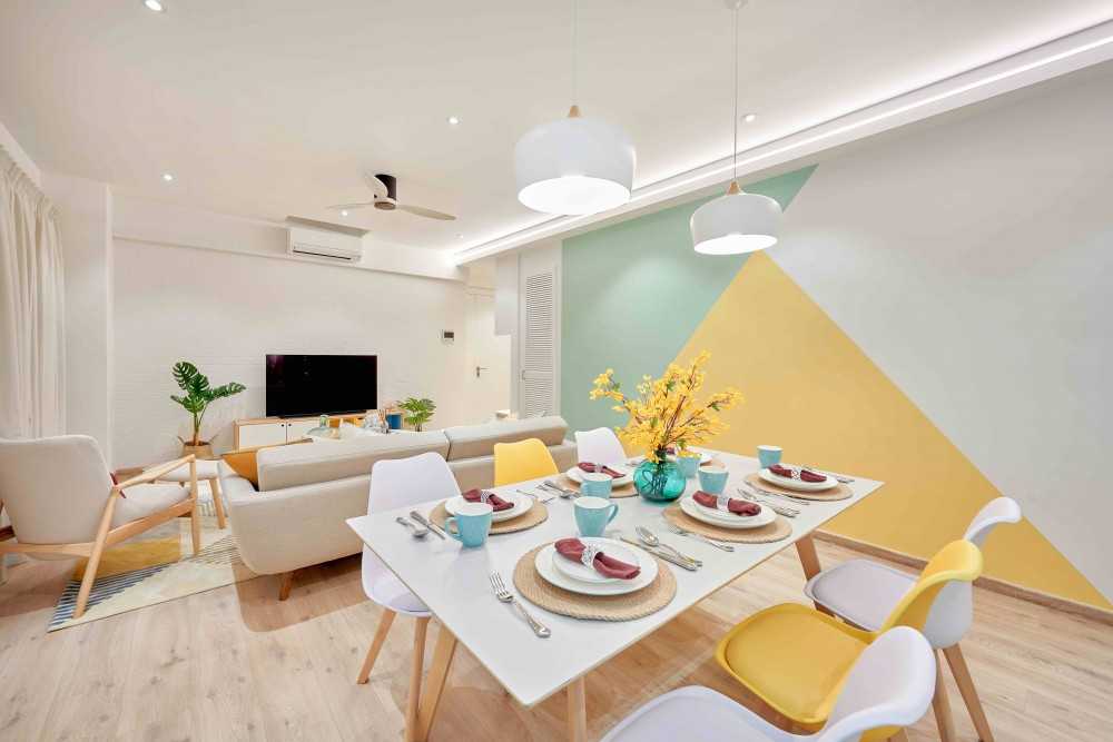 Transitional Dining Room with Dining Table and Dining Chairs