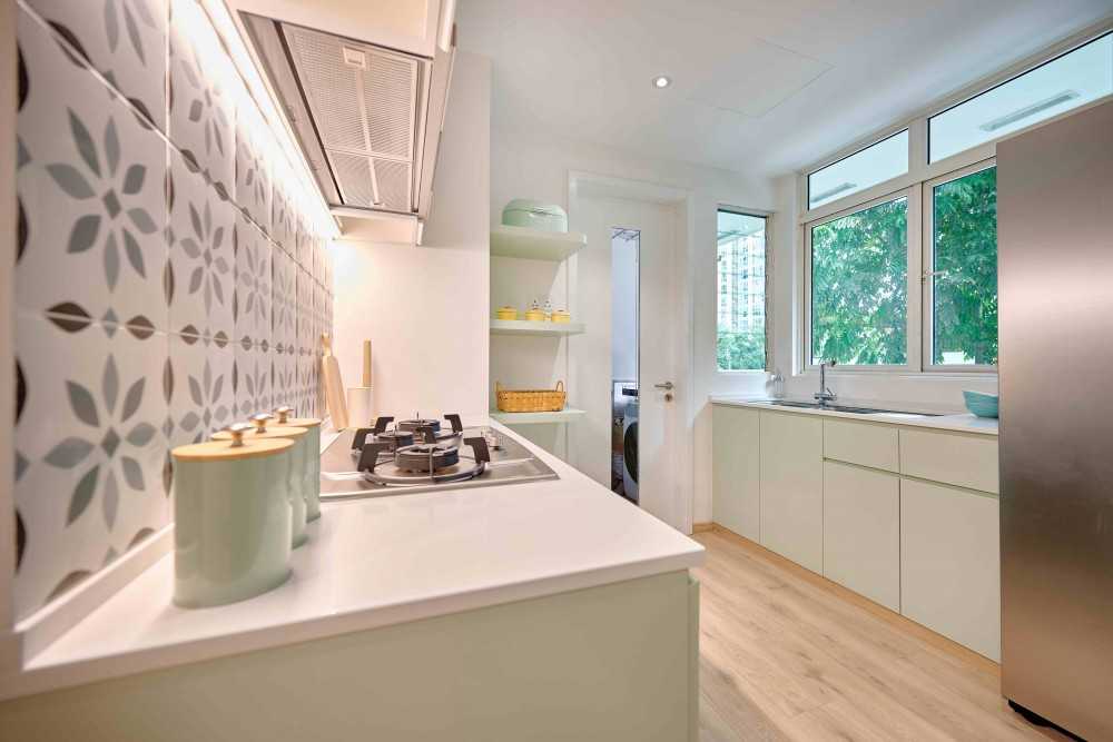 Transitional Kitchen with Kitchen Window and Kitchen Island