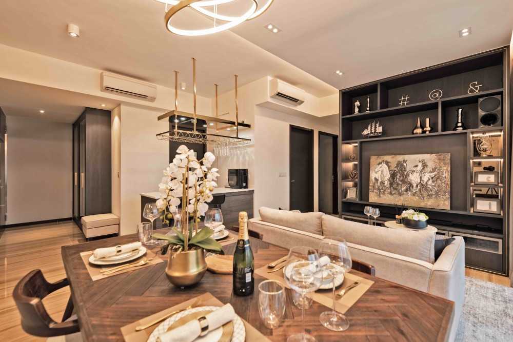 Modern Dining Room with Cove Lighting and Dining Table