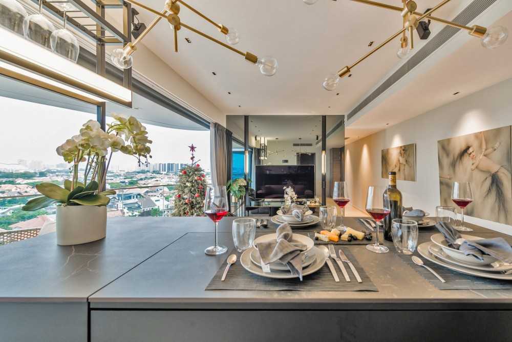 Modern Dining Room with Chandelier and Dining Table
