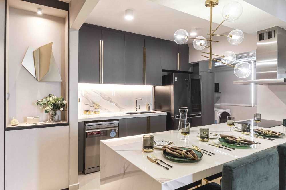 Modern Dining Room with Dining Table and Dining Chairs