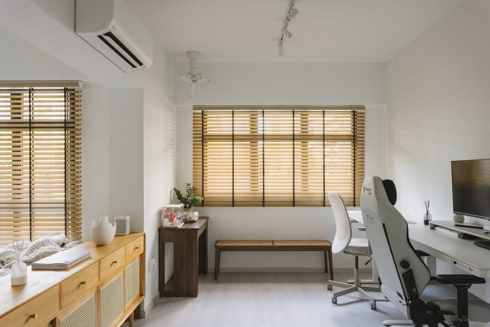 Scandinavian Workstation with Seating Bench and Desk