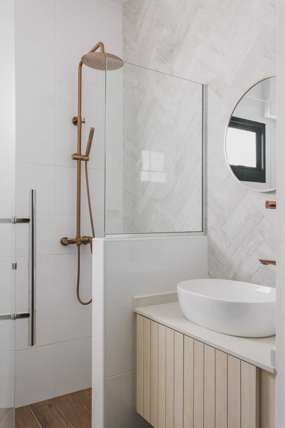 Scandinavian Bathroom with Mirror and Bathroom Storage