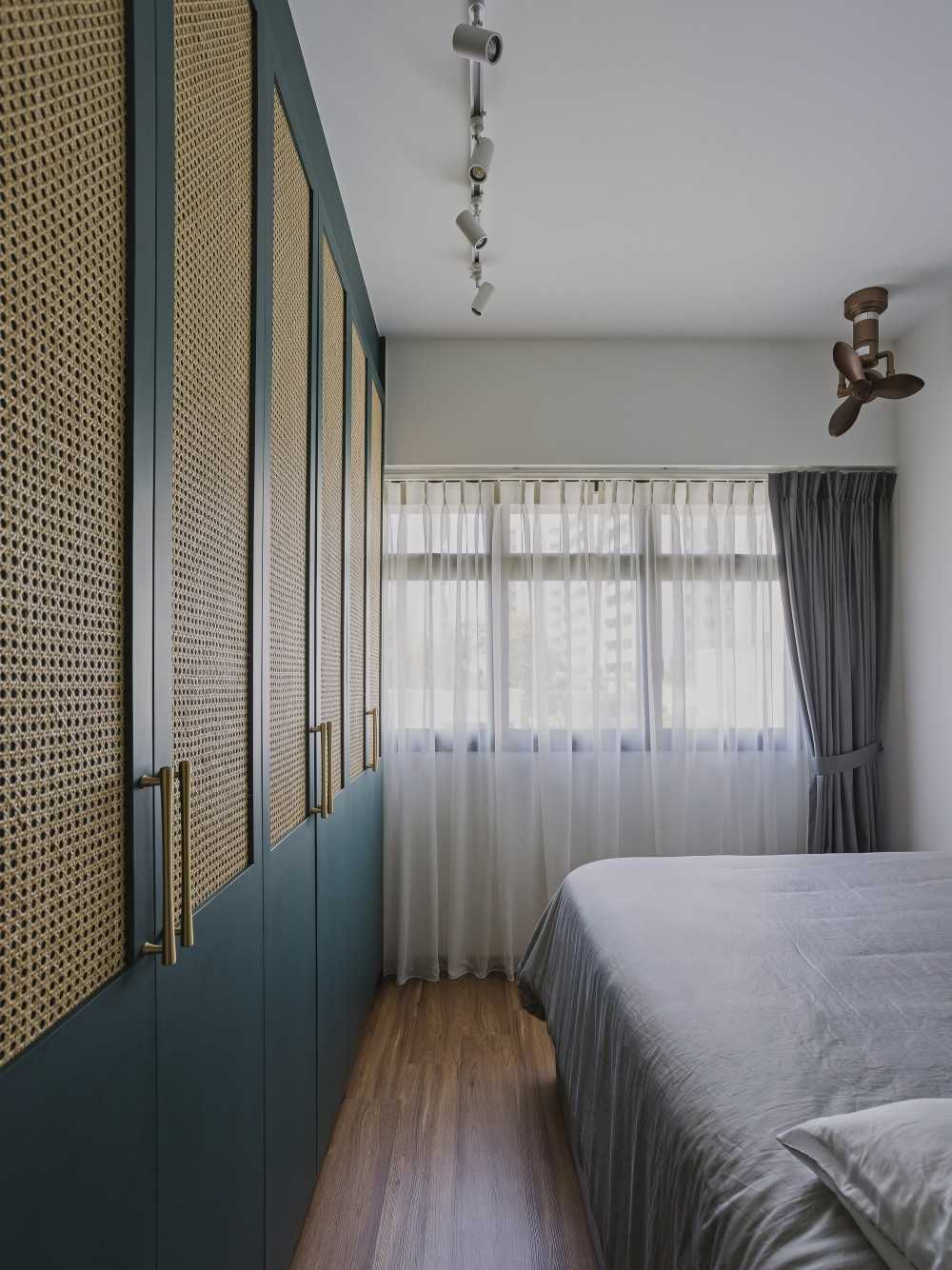 Scandinavian Bedroom with Drop Light and Wardrobe