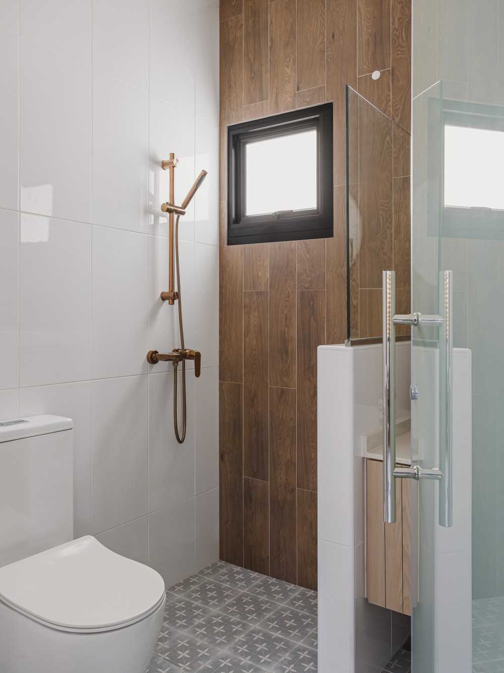 Scandinavian Bathroom with Bathroom Sinks and Bathroom Accessories
