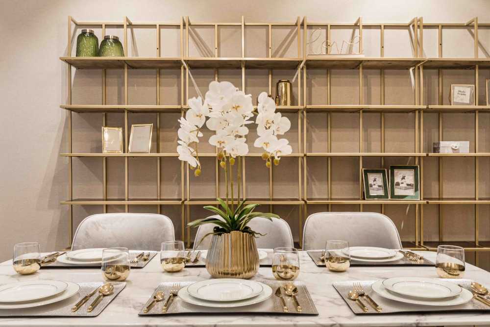 Transitional Dining Room with Dining Table and Dining Chairs