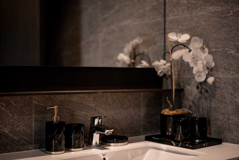 Contemporary Bathroom with Mirror and Shower Screen