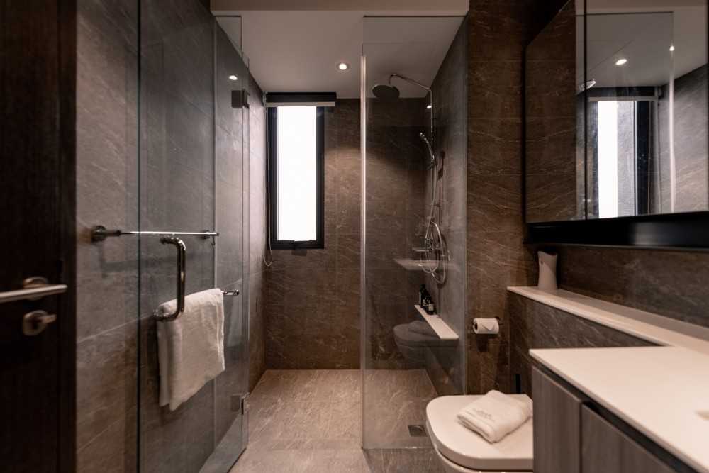 Contemporary Bathroom with Mirror and Shower Screen