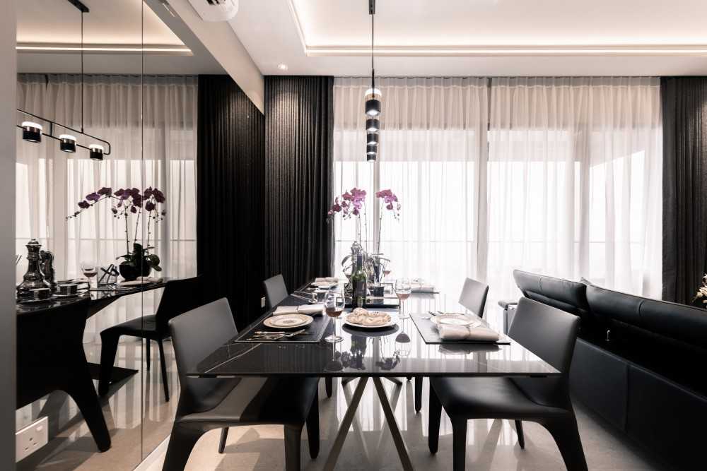 Contemporary Dining Room with Dining Table and Dining Chairs