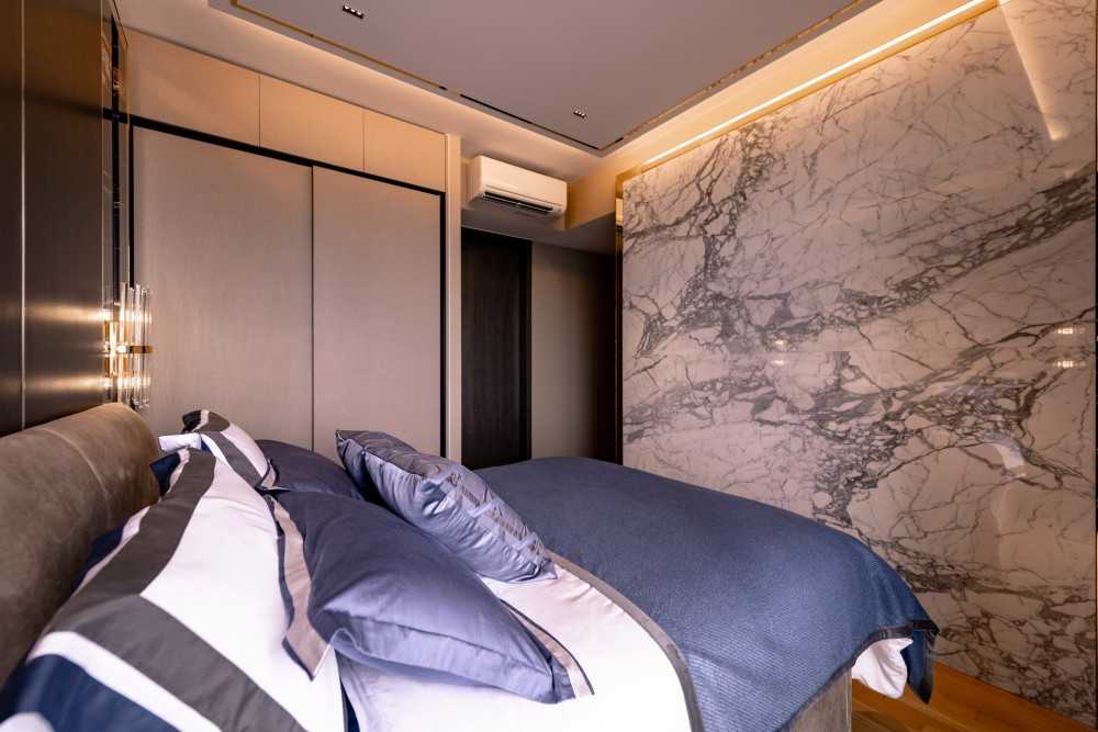 Contemporary Bedroom with Wardrobe and Sliding Wardrobe