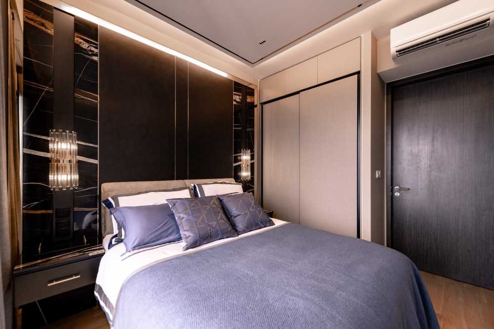 Contemporary Bedroom with Wardrobe and Sliding Wardrobe
