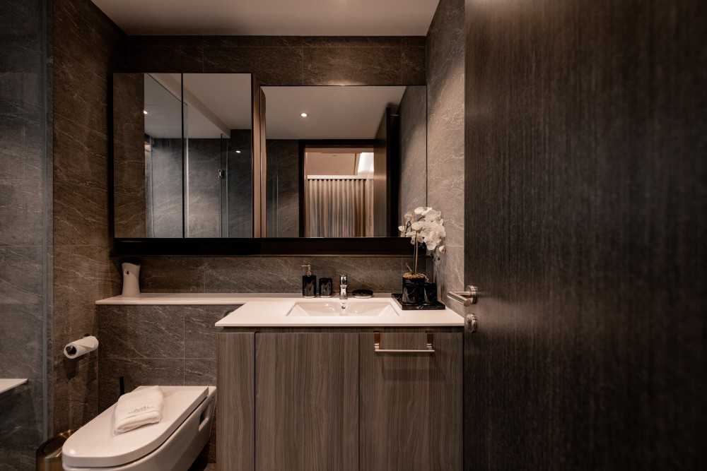 Contemporary Bathroom with Mirror and Shower Screen