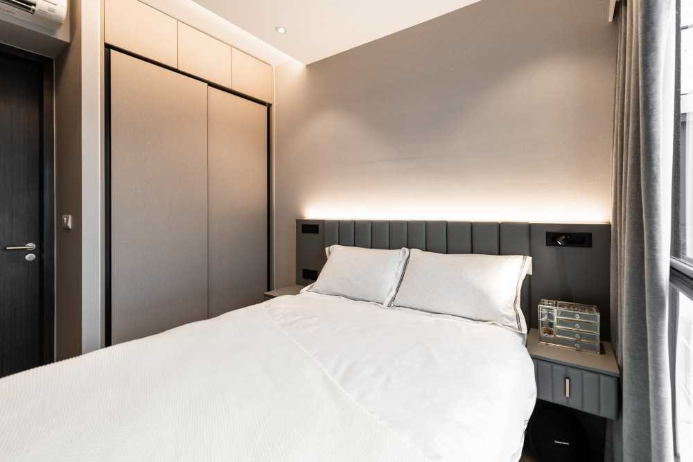 Contemporary Bedroom with Wardrobe and Sliding Wardrobe