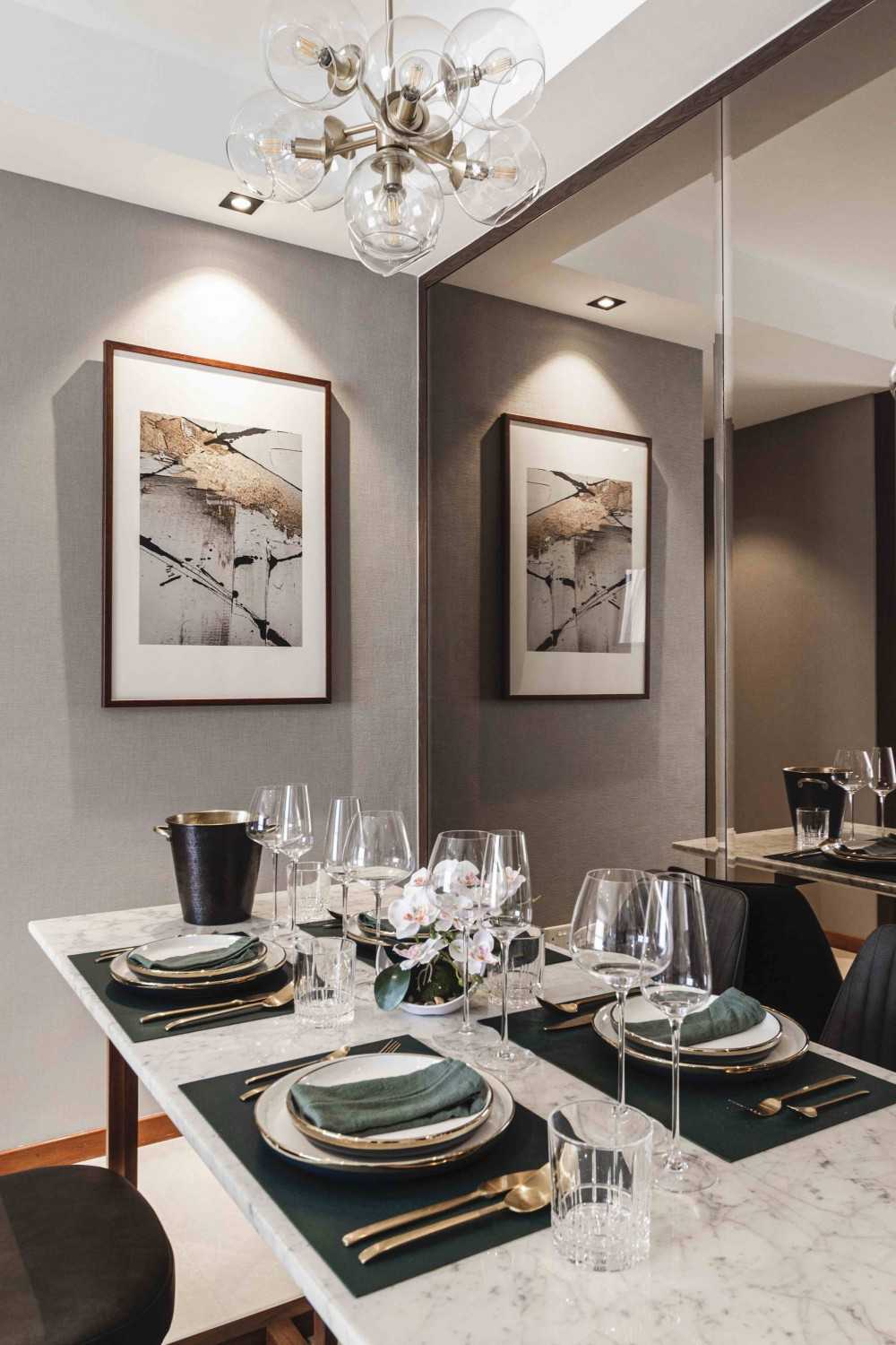 Contemporary Dining Room with Dining Table and Dining Chairs