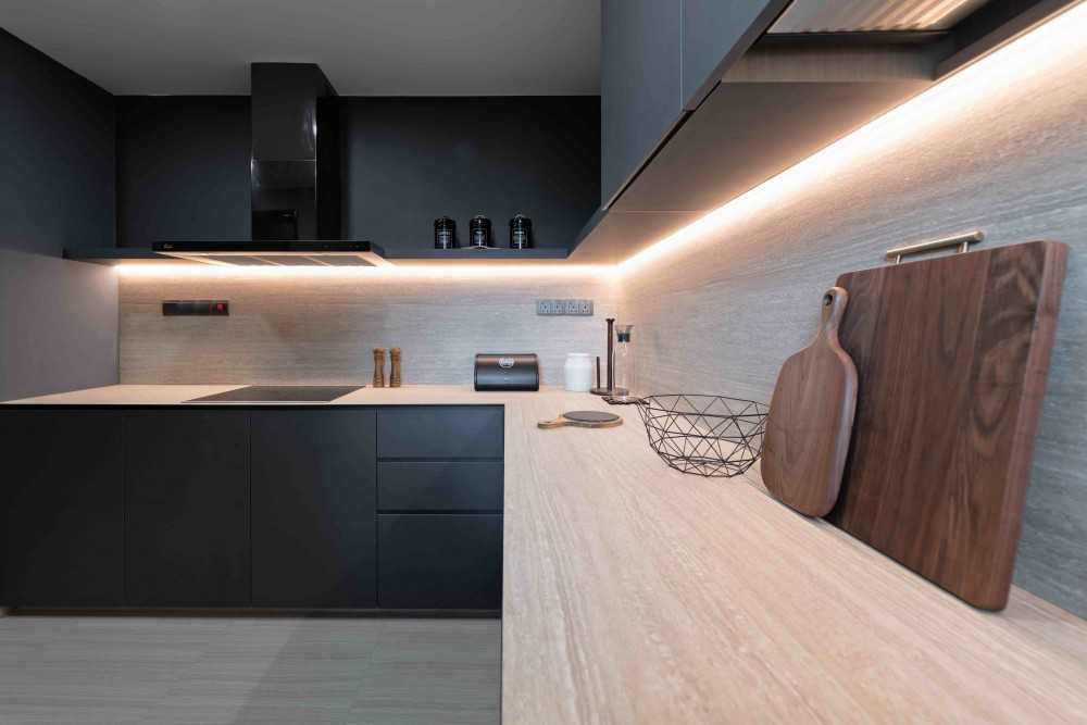 Modern Kitchen with Countertop and Open Kitchen