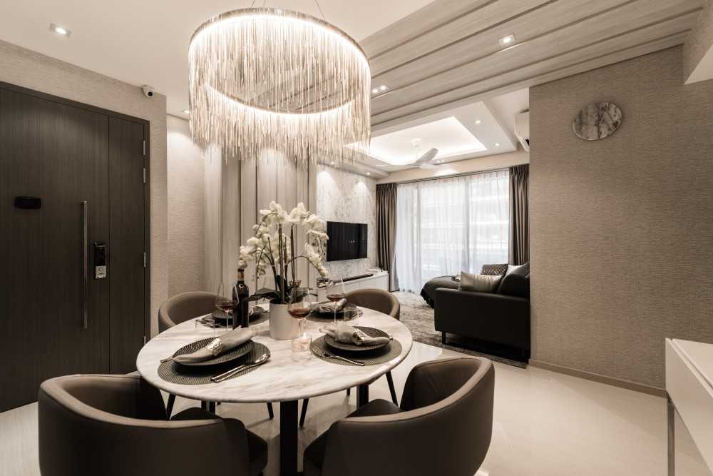 Contemporary Dining Room with Dining Table and Dining Chairs