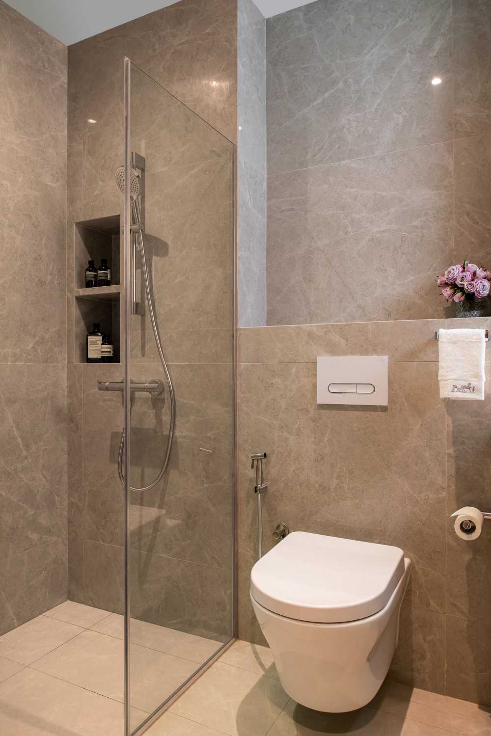 Minimalist Bathroom with Mirror and Bathroom Storage
