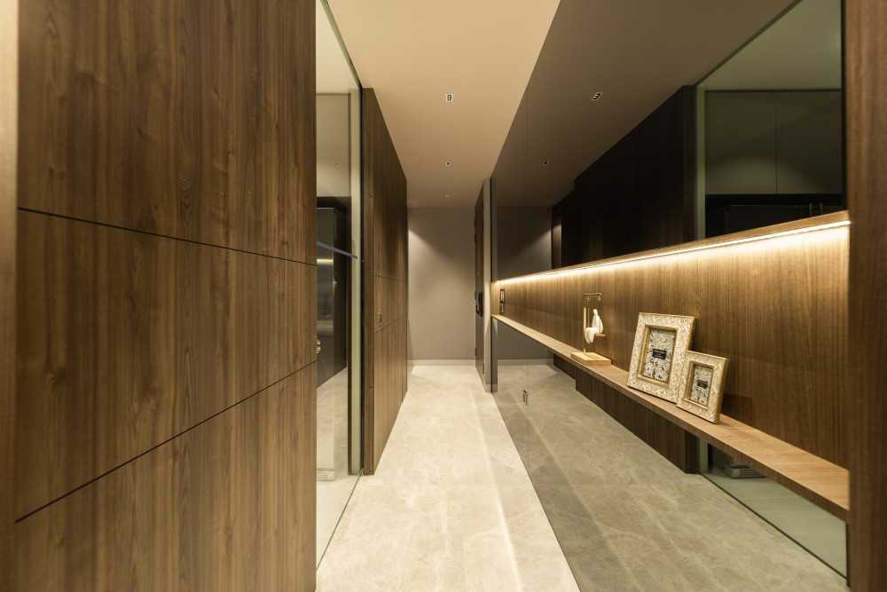 Contemporary Entryway with Mirror and Seating Bench