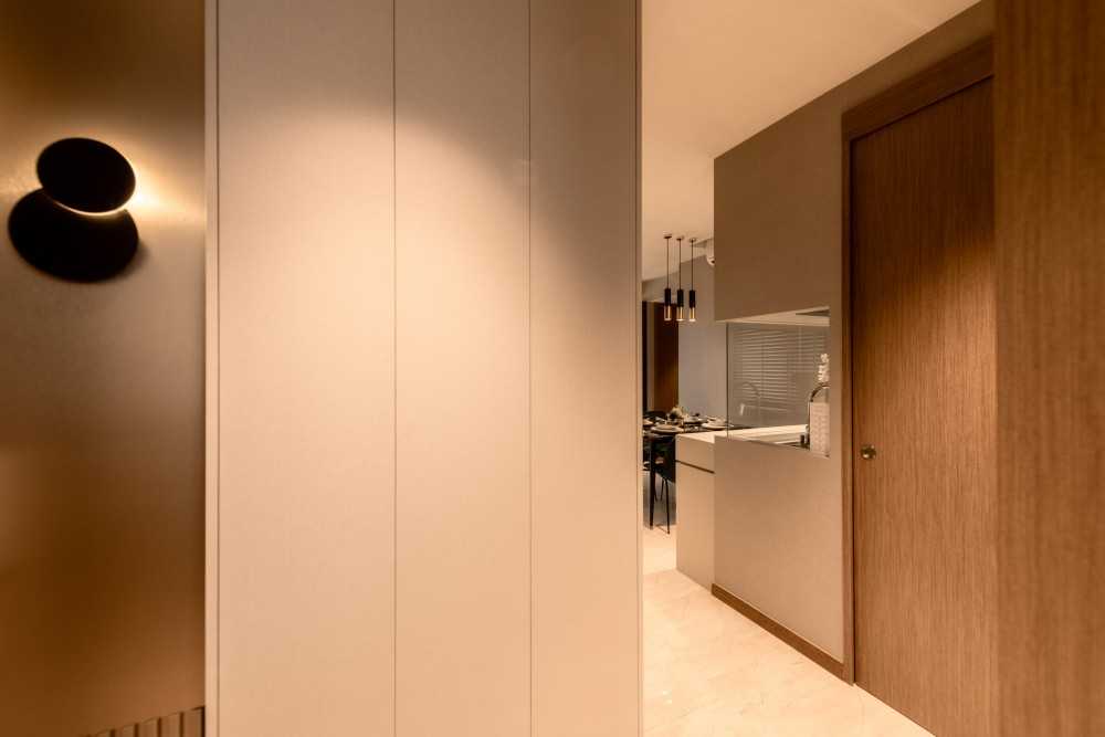 Contemporary Entryway with Mirror and Seating Bench