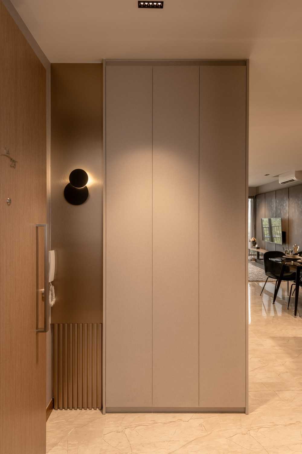 Contemporary Entryway with Mirror and Seating Bench