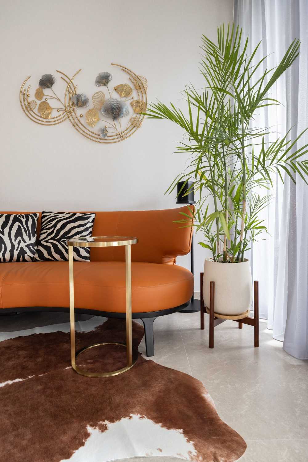 Modern Living Room with Carpet and Sofa