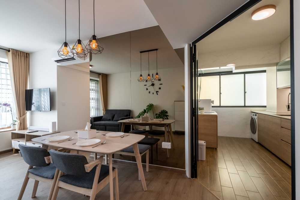 Contemporary Dining Room with Cove Lighting and Dining Table