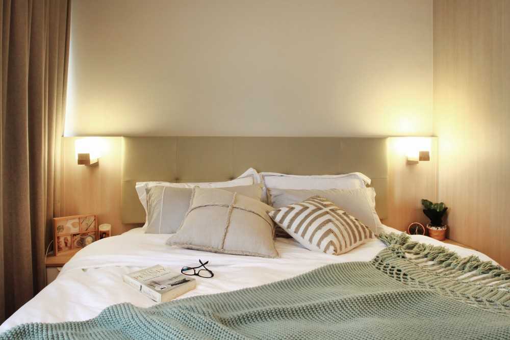 Scandinavian Bedroom with Built-in Bed and Bedside Table