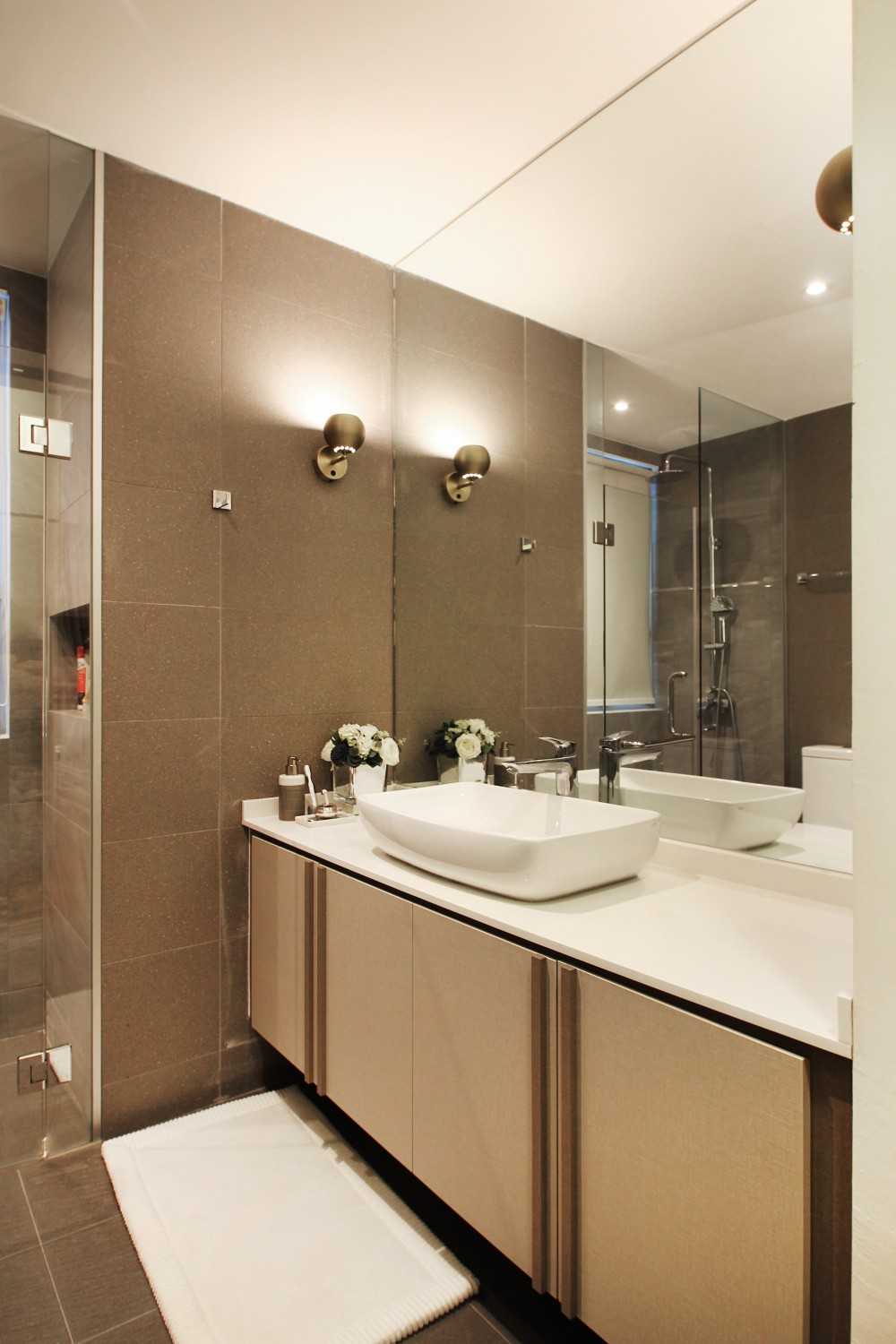 Scandinavian Bathroom with Mirror and Bathroom Storage