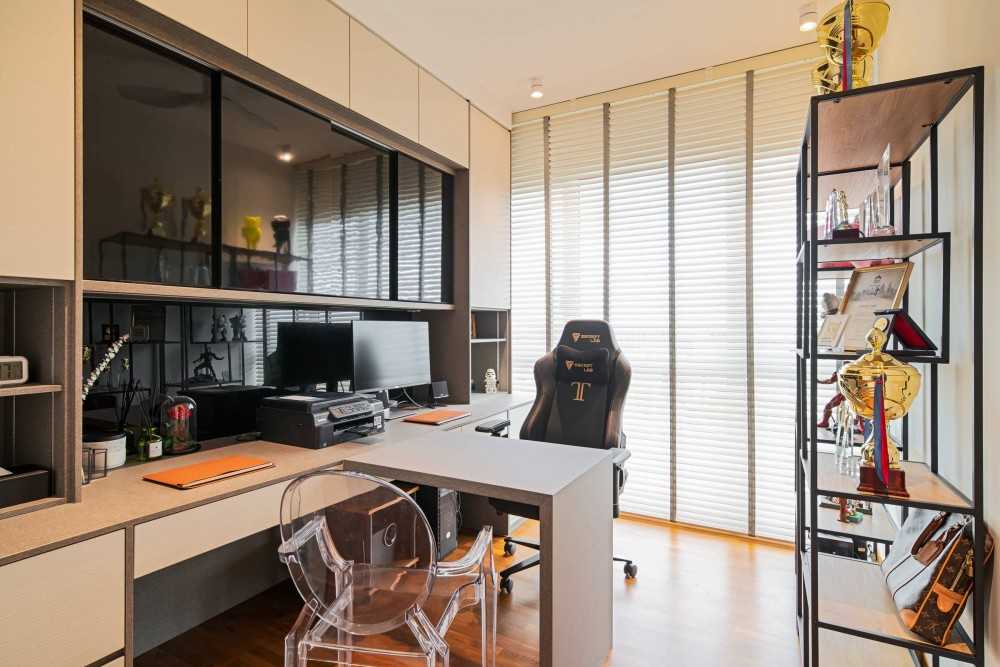 Contemporary Home Office with Bookshelf and Desk