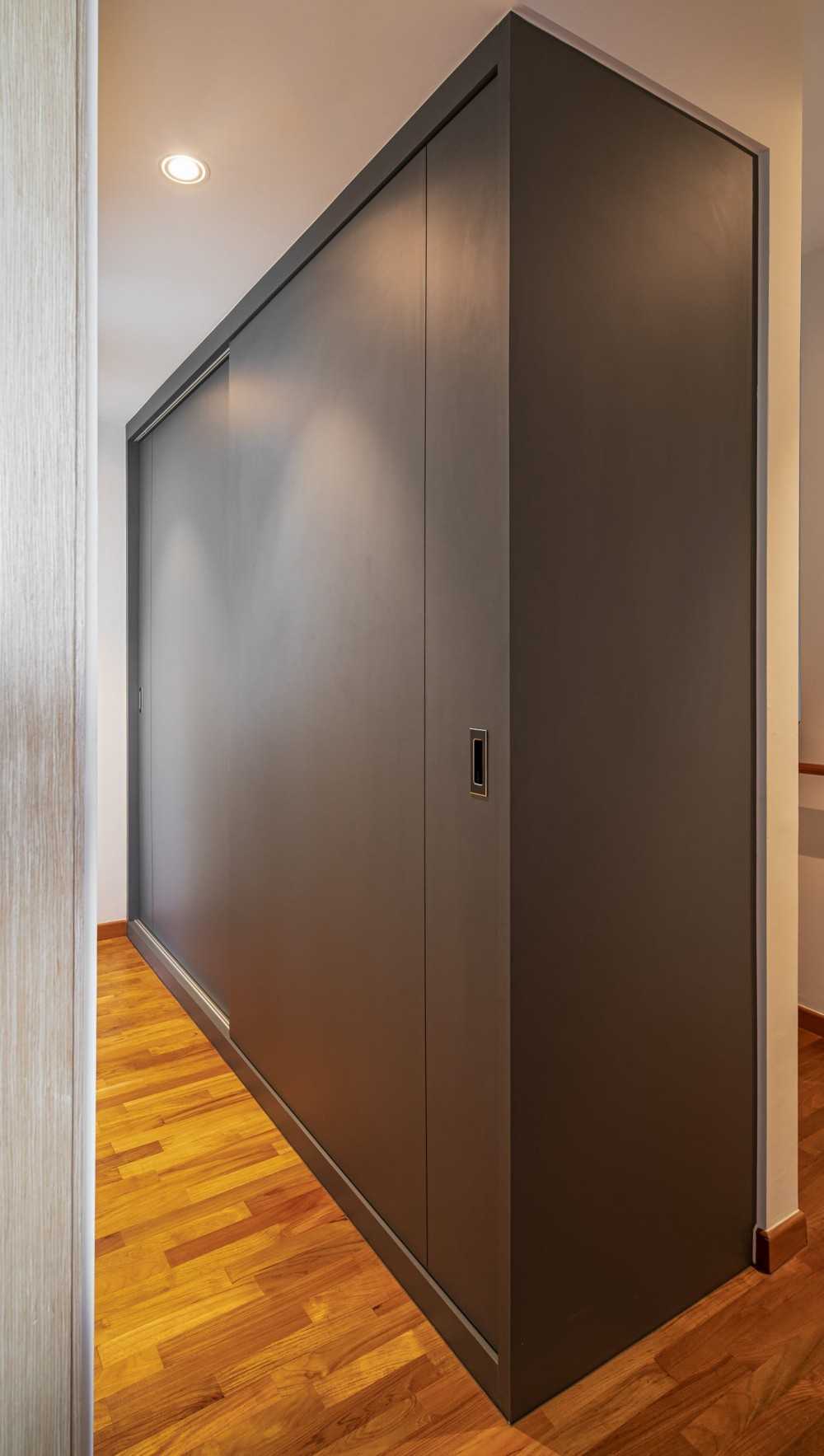Contemporary Walk-in Wardrobe with Mirror and Wardrobe