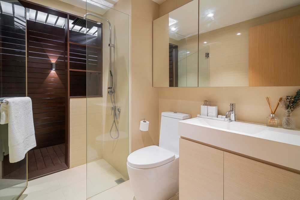 Contemporary Bathroom with Countertop and Mirror