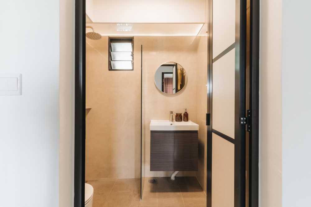 Minimalist Bathroom with Mirror and Bathroom Storage