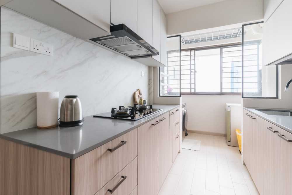 Minimalist Kitchen with Kitchen Window and Kitchen Backsplash