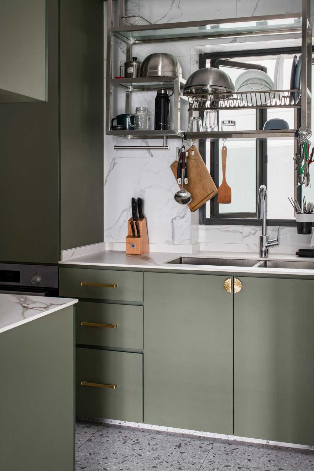 Contemporary Kitchen with Countertop and Homogeneous Tiles