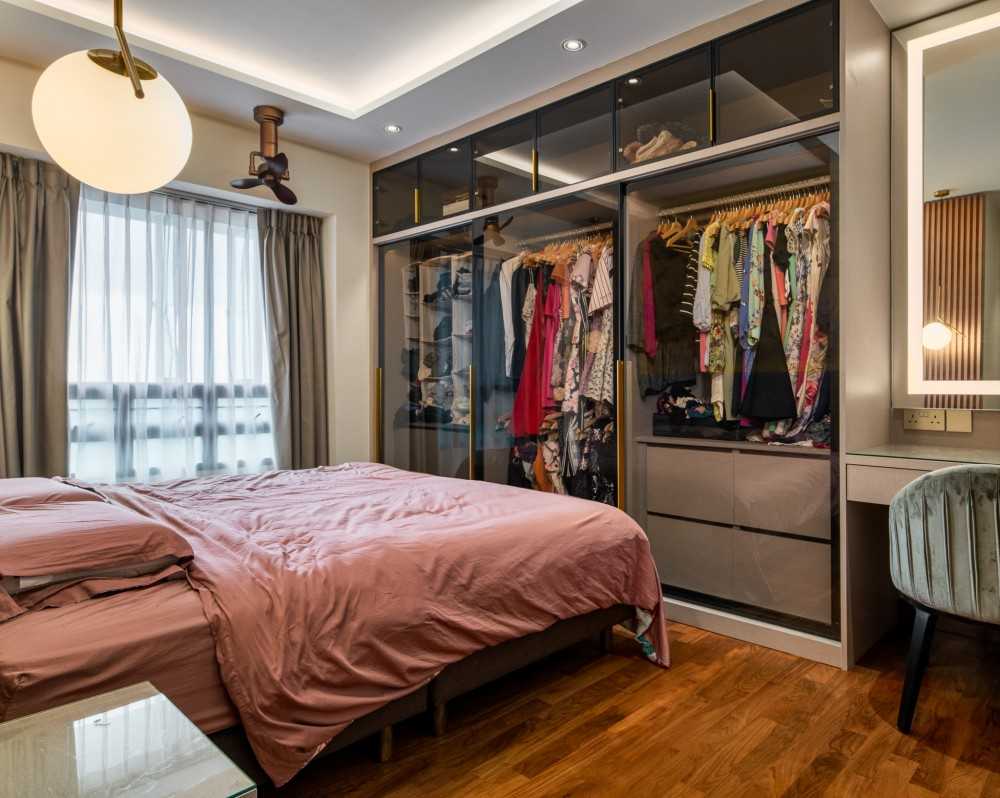 Contemporary Bedroom with Drop Ceiling and Wardrobe