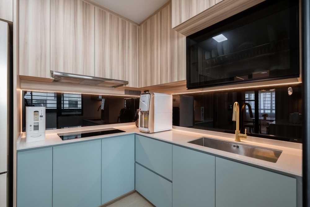 Contemporary Kitchen with Homogeneous Tiles and Wood Flooring