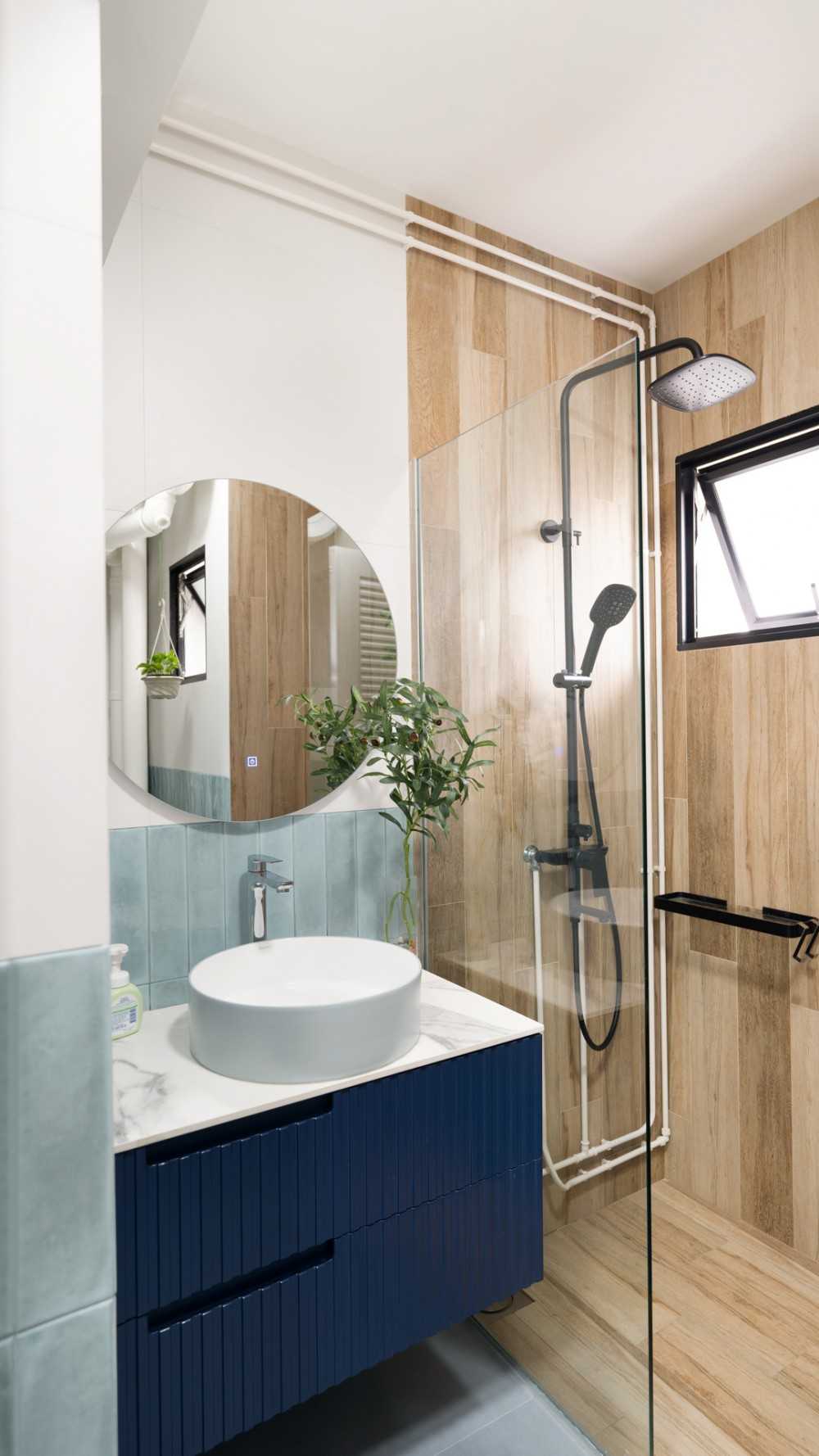 Scandinavian Bathroom with Countertop and Vinyl Flooring