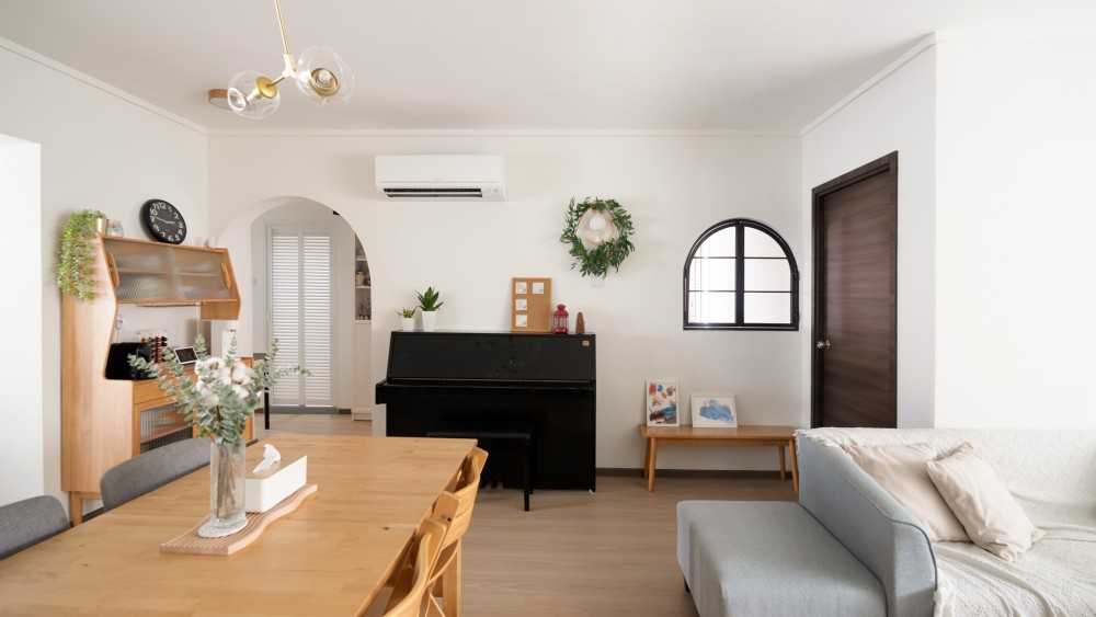 Scandinavian Living Room with Bookshelf and Vinyl Flooring