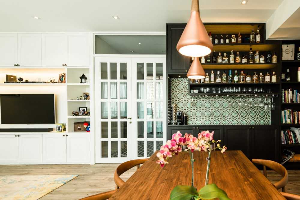 Transitional Home Bar with Countertop and Bar Counter