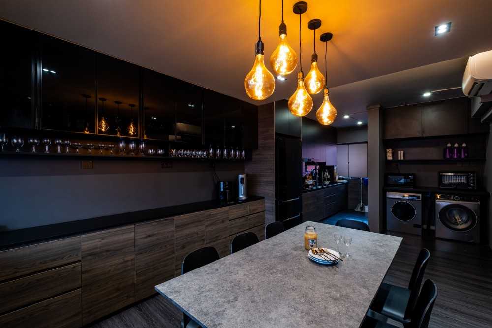 Contemporary Kitchen with Countertop and Homogeneous Tiles