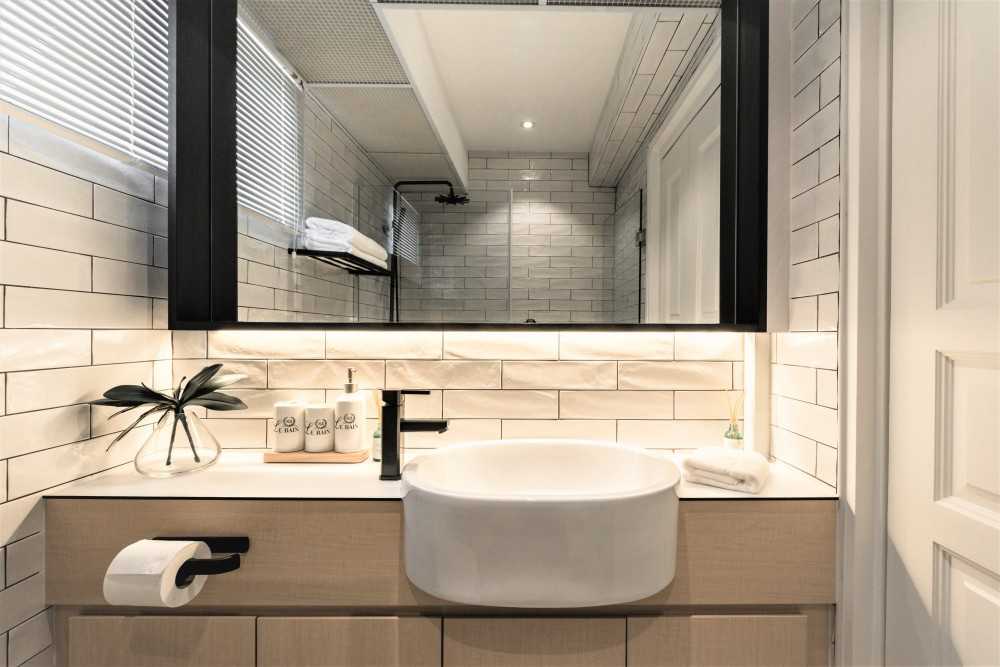 Scandinavian Bathroom with Mirror and Bathroom Storage