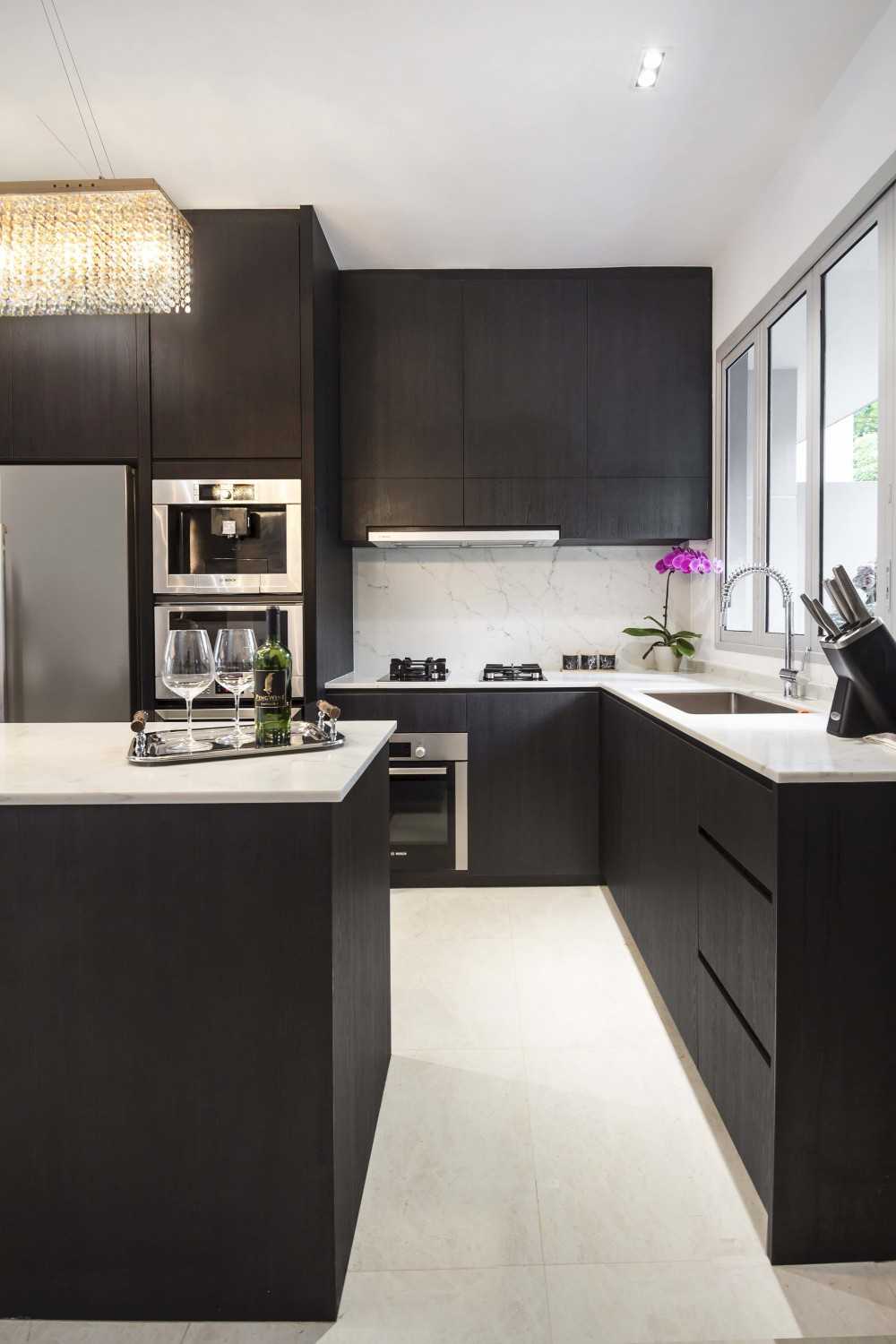 Transitional Kitchen with Kitchen Island and Open Kitchen